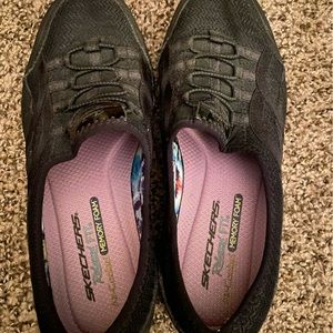 Skechers memory foam air cooler relax fit slip on sneakers barely worn